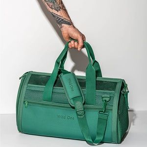 Wild One Dog Travel Carrier, NWT, Green
